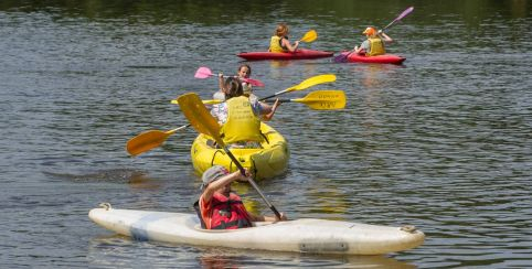 Initiation kayak et paddle au Plan d'eau de l'Espace Hermeline à Bussière-Galant